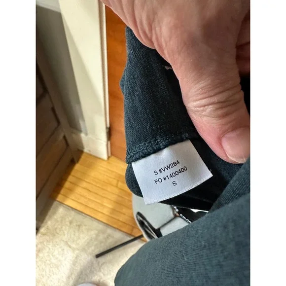 Vuori Half Zip Pullover Small EUC Performance Athleisure Top - Picture 5 of 5